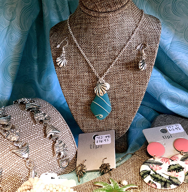 blue seashell necklace
